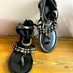 Girls strapped sandals-zipper back
